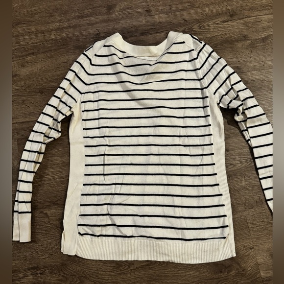 Gap long sleeve v neck sweater size medium - Picture 2 of 4